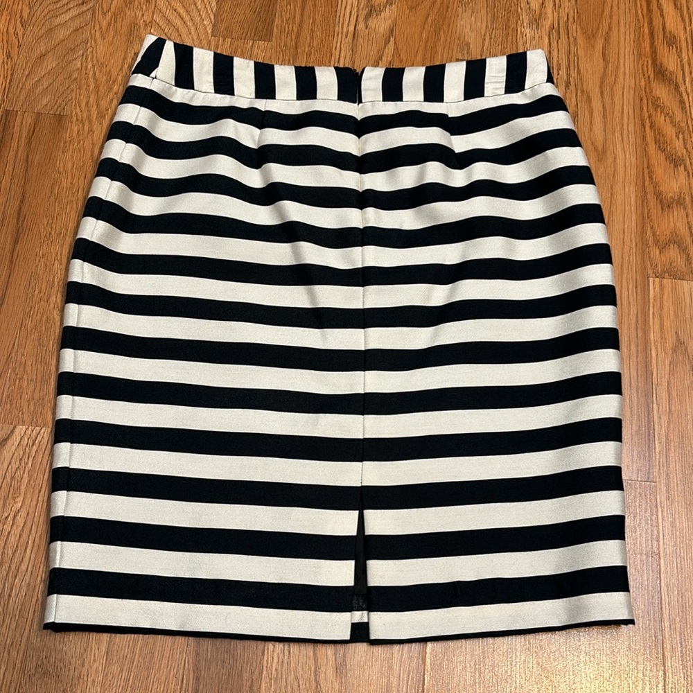 Worthington, black/white stripe retro/casual pull on pencil mini skirt. Size 10. - Picture 5 of 17